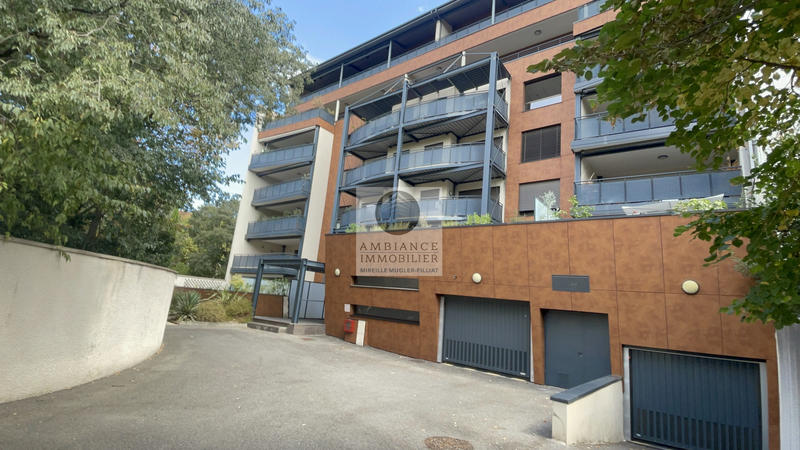 Appartement - 99 m² - 4 pièces