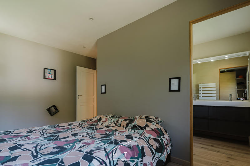 Maison - 225 m² - 9 pièces