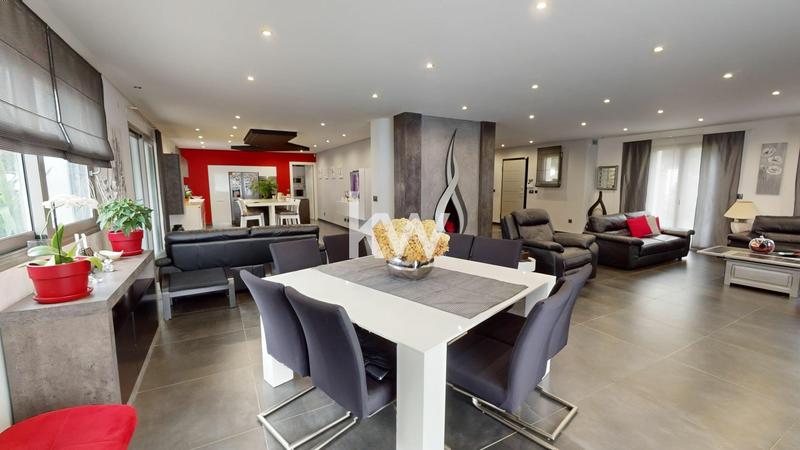 Maison - 309 m² - 10 pièces