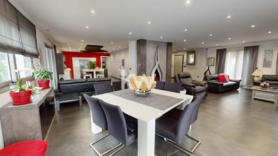 Maison - 309 m² - 10 pièces
