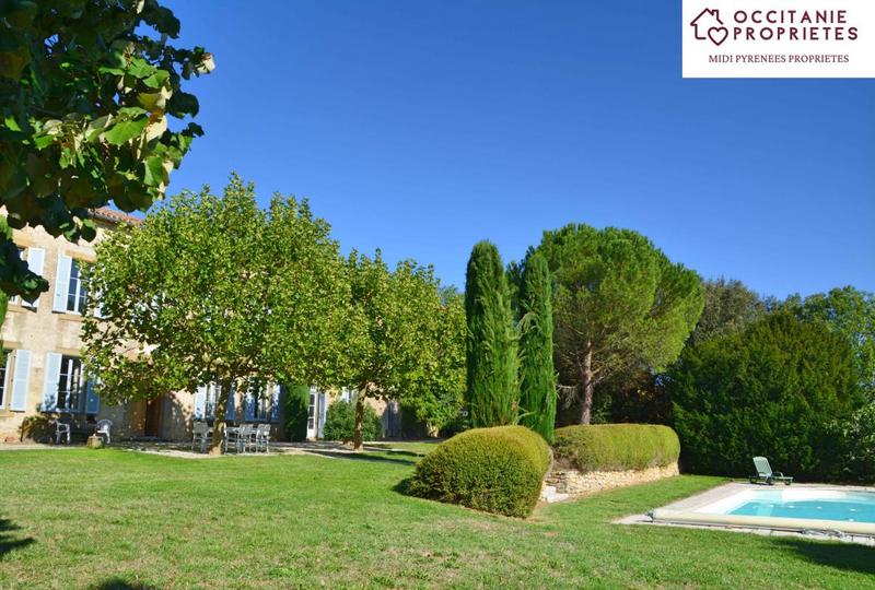 Maison de maîtres - 495 m² - 9 pièces