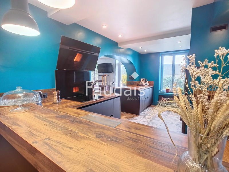 Maison - 182 m² - 9 pièces