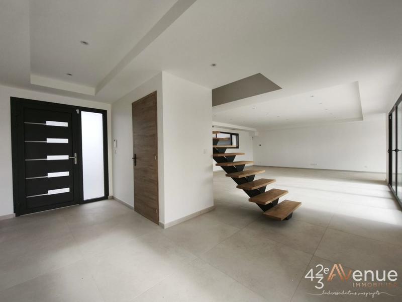 Maison - 229 m² - 5 pièces