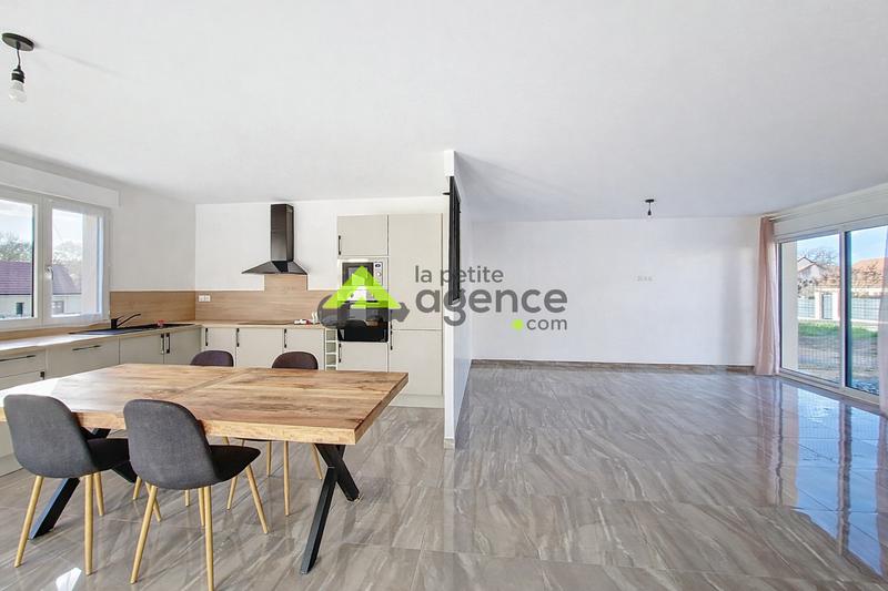 Maison - 104 m² - 4 pièces