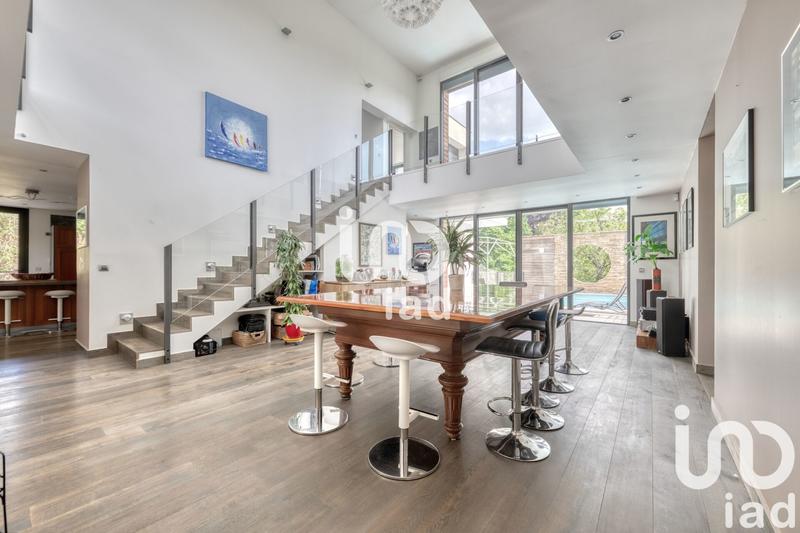 Maison - 343 m² - 9 pièces