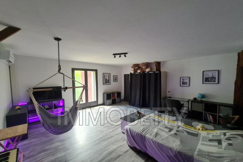 Maison - 225 m² - 8 pièces