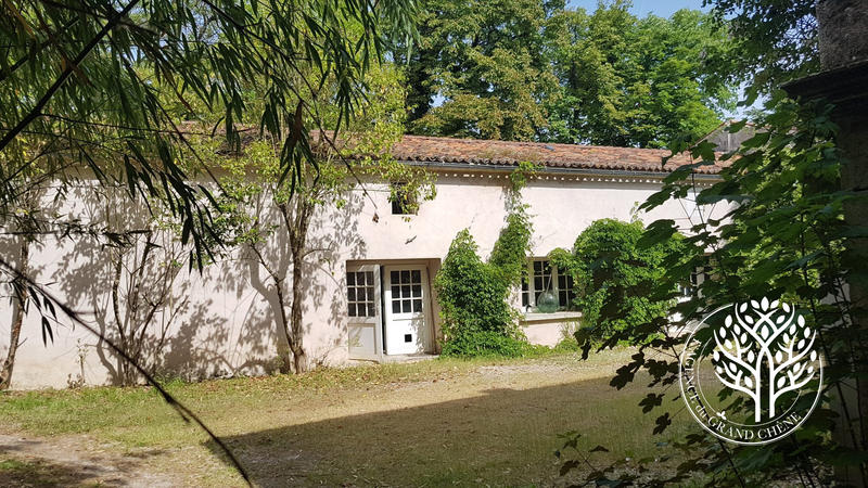 Maison - 435 m² - 16 pièces