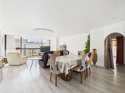 Appartement - 93 m² - 4 pièces