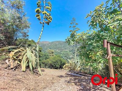 Terrain constructible - 1 400 m²