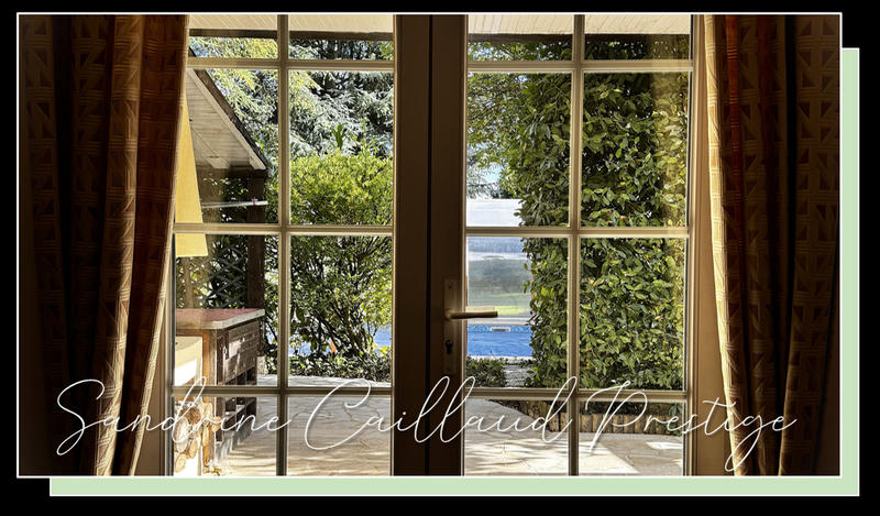 Maison - 258 m² - 9 pièces