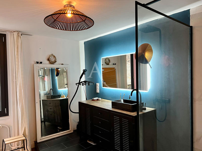 Maison - 235 m² - 8 pièces