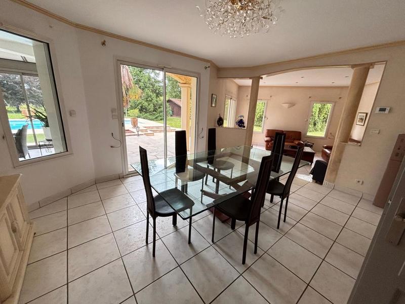 Maison - 206 m² - 7 pièces