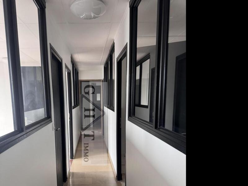 Entrepôt - 1 350 m²