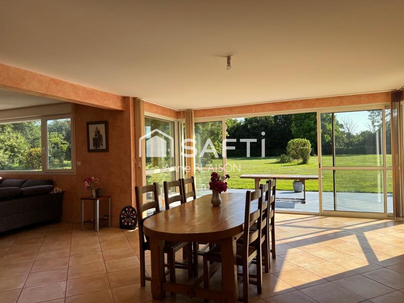 Maison - 211 m² - 7 pièces