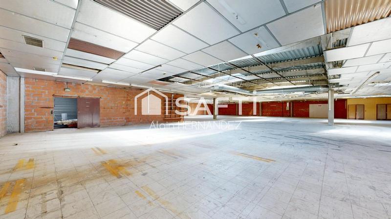 Local commercial - 1 120 m² - 2 pièces