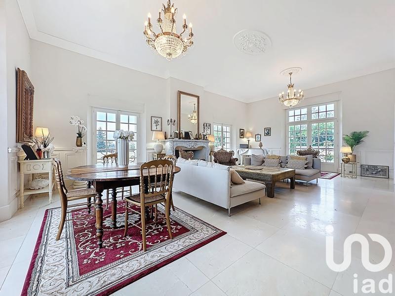 Maison - 283 m² - 9 pièces