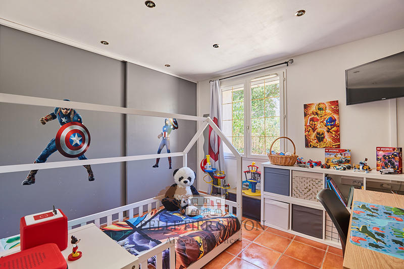 Maison - 220 m² - 7 pièces