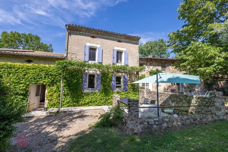 Propriété - 430 m² - 15 pièces