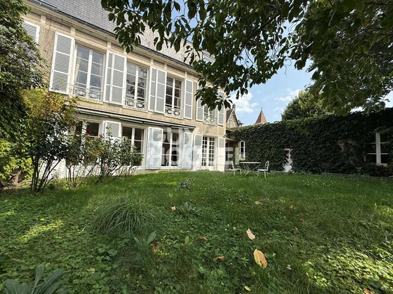 Maison de maîtres - 229 m² - 9 pièces