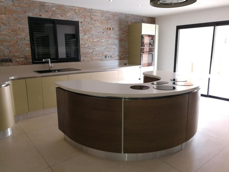 Maison - 280 m² - 6 pièces