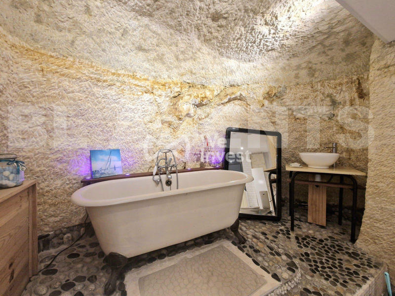 Maison - 220 m² - 8 pièces