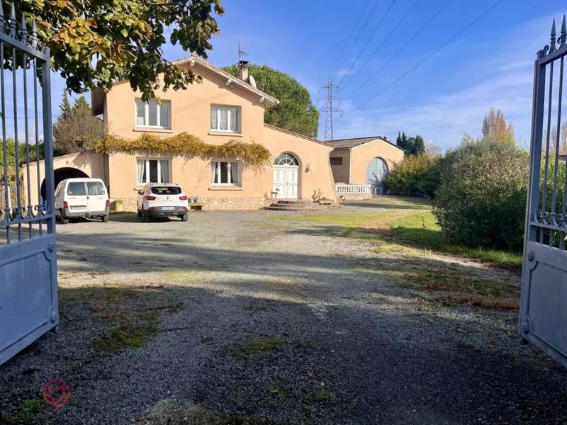 Maison - 227 m² - 6 pièces
