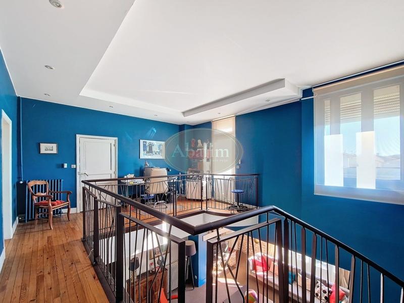 Château - 460 m² - 12 pièces