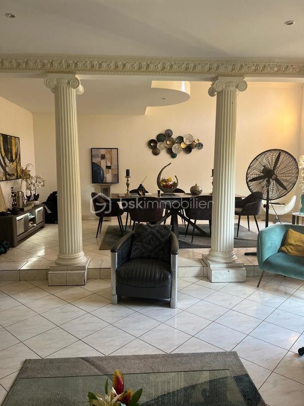 Maison traditionnelle - 175 m² - 6 pièces