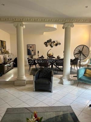 Maison traditionnelle - 175 m² - 6 pièces