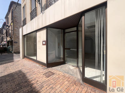 Local commercial - 177 m² - 6 pièces