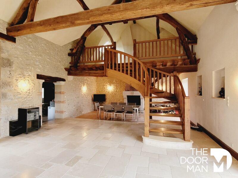 Propriété - 367 m² - 9 pièces