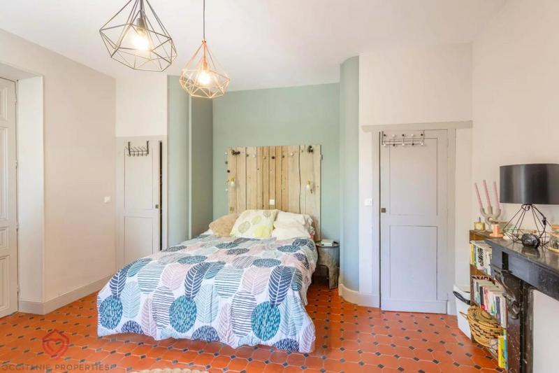 Maison de maîtres - 452 m² - 11 pièces