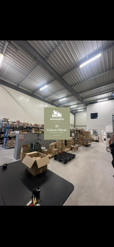 Local d'activités - 242 m²