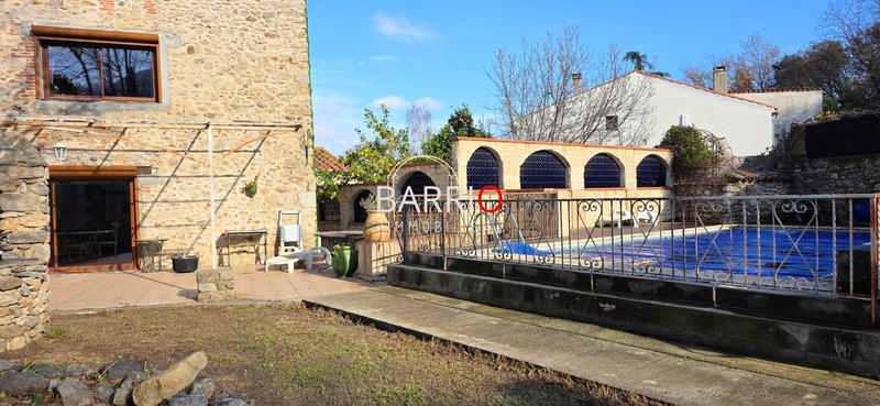 Maison traditionnelle - 300 m² - 16 pièces