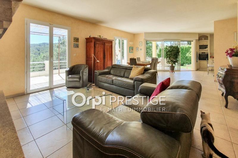 Villa - 325 m² - 6 pièces