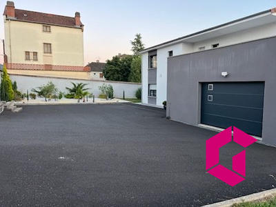 Maison - 260 m² - 7 pièces