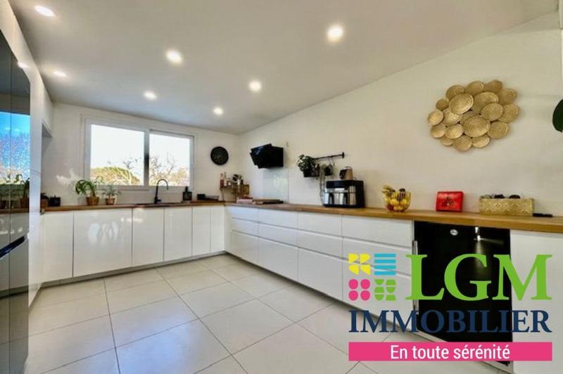 Maison - 243 m² - 9 pièces