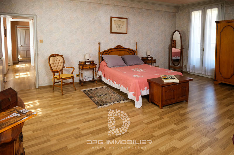 Propriété - 445 m² - 24 pièces