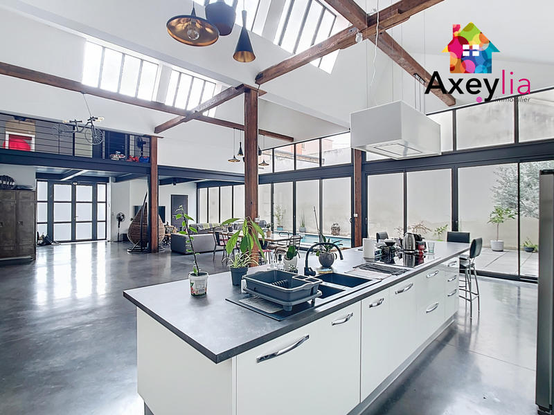 Maison - 240 m² - 7 pièces