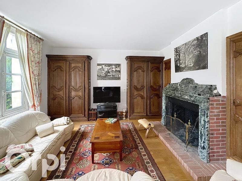 Maison - 246 m² - 7 pièces