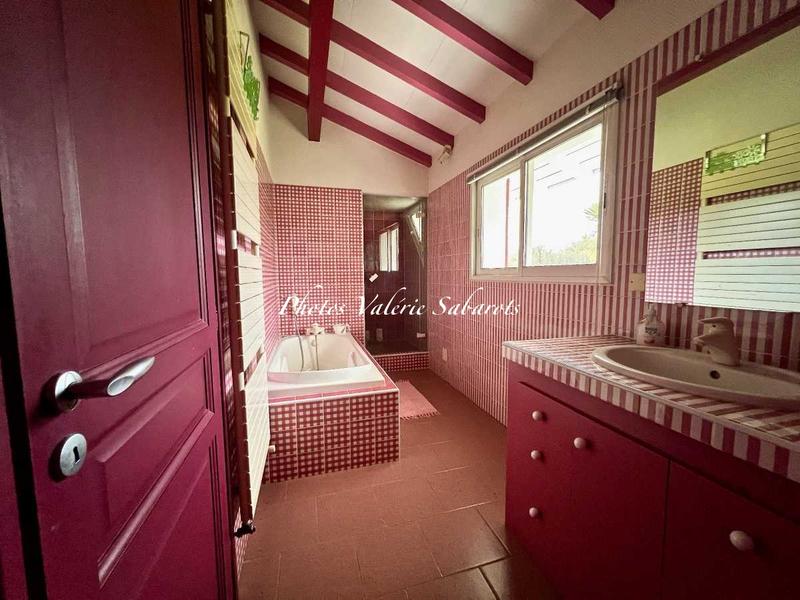 Propriété - 270 m² - 9 pièces