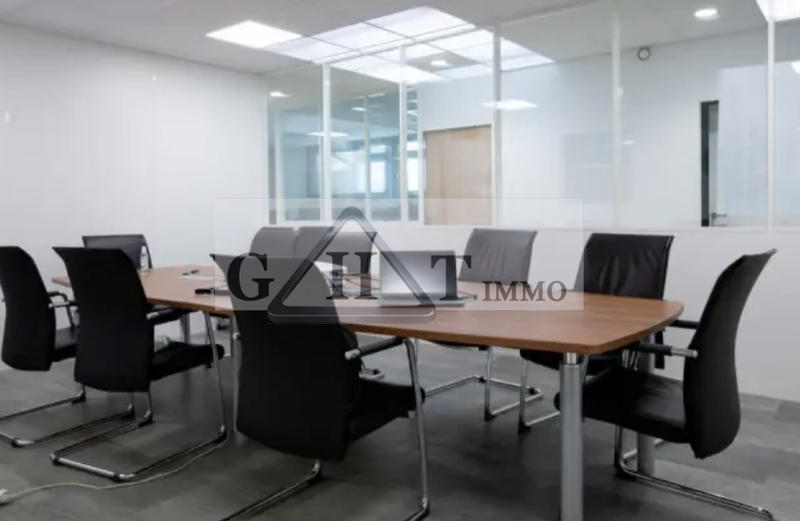 Entrepôt - 2 596 m²