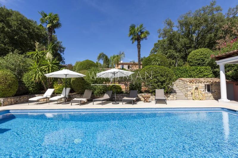 Maison - 237 m² - 8 pièces