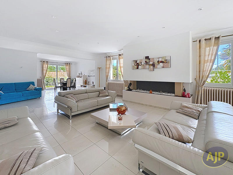 Maison - 197 m² - 7 pièces