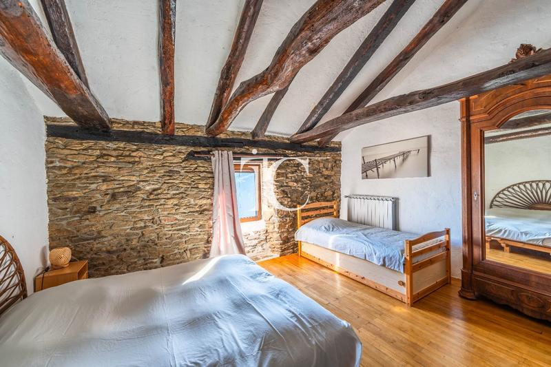 Propriété - 296 m² - 14 pièces