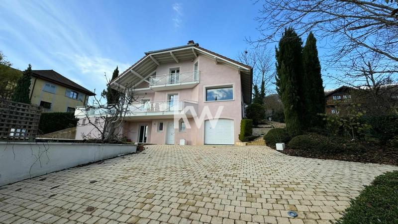 Maison - 227 m² - 8 pièces