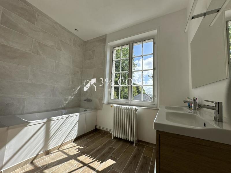 Maison - 219 m² - 9 pièces