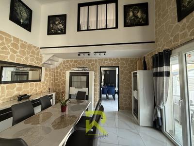 Villa - 161 m² - 6 pièces