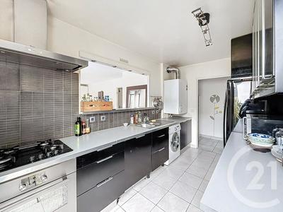 Appartement - 94 m² - 5 pièces