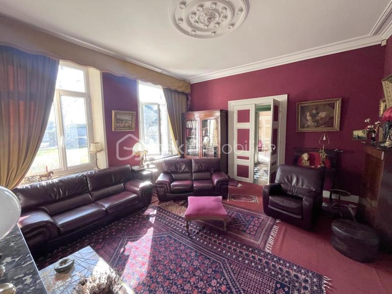 Demeure - 324 m² - 11 pièces